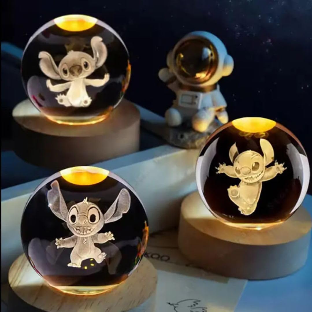 Sfera luminosa led Stitch RGB colorato modello seduto con occhioni dolci con telecomando, sfera cristallo grande 8cm, con base e luce a led USB colorato, con interruttore, luce notturna, confezione regalo inclusa