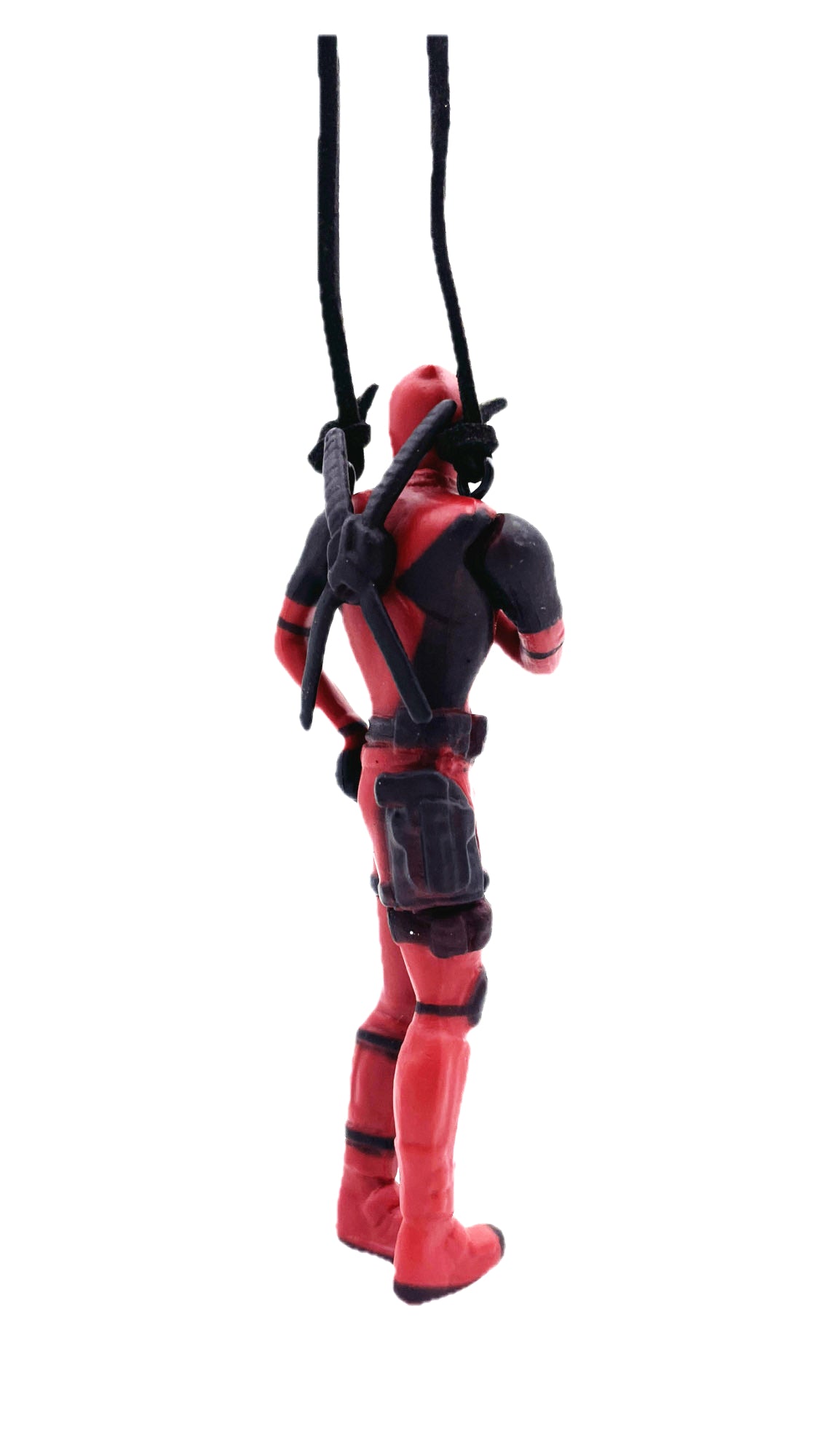 Personaggio Deadpool pensieroso all'impiedi, ciondolo per auto o allestimento, laccetto incluso