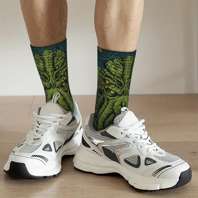 Calzini socks Cthulhu verde, personaggio immaginario Lovecraft, romanzo unisex