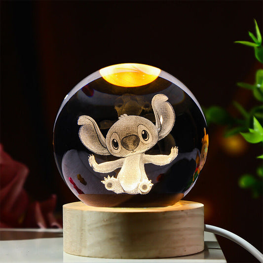 Sfera luminosa led Stitch RGB colorato modello seduto con occhioni dolci con telecomando, sfera cristallo grande 8cm, con base e luce a led USB colorato, con interruttore, luce notturna, confezione regalo inclusa