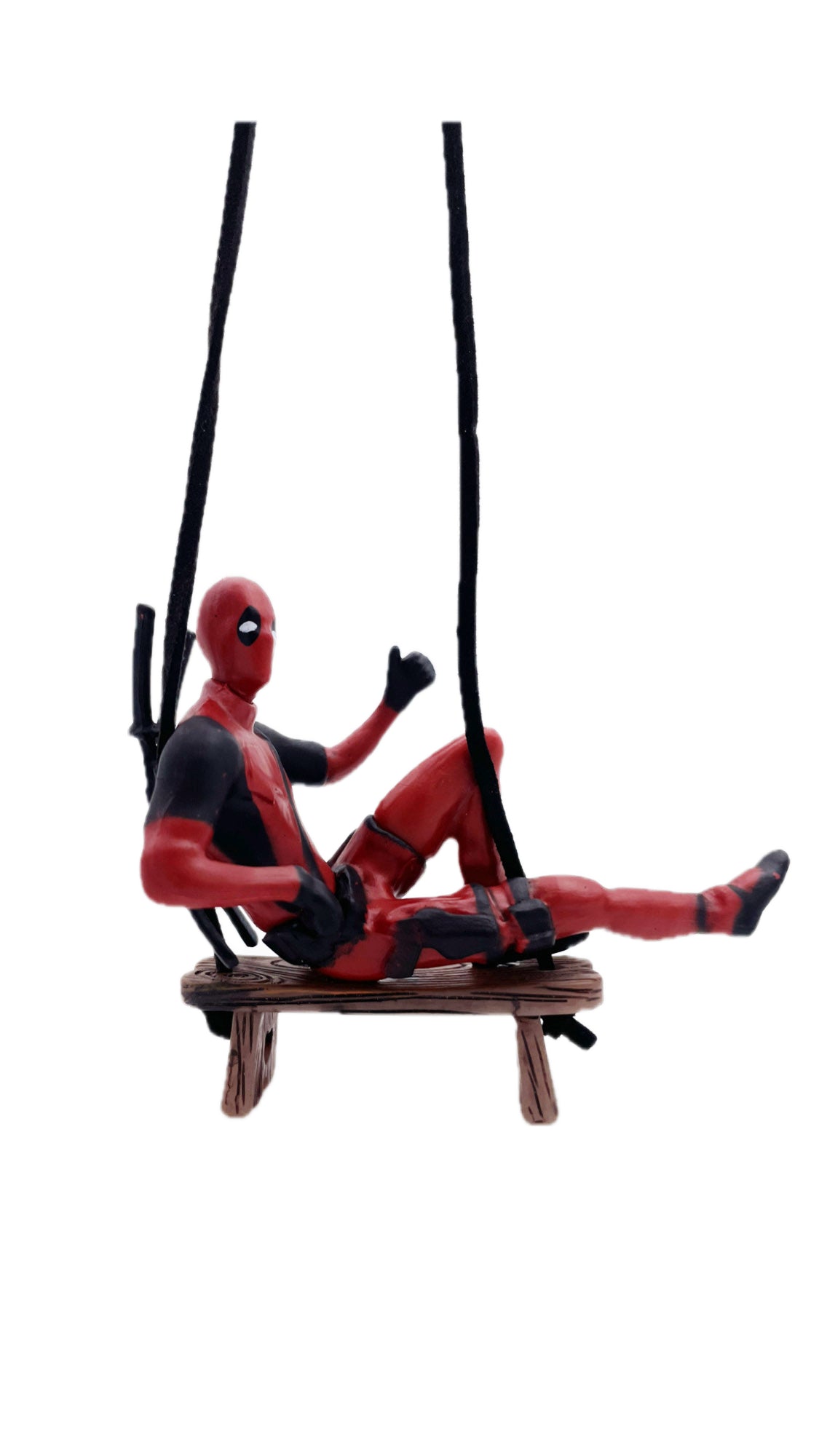 Personaggio Deadpool sull'altalena OK steso, ciondolo per auto o allestimento scrivania, laccetto incluso
