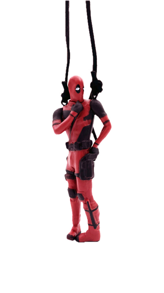 Personaggio Deadpool pensieroso all'impiedi, ciondolo per auto o allestimento, laccetto incluso