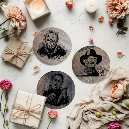 Sottobicchieri Horror set 4 Pezzi Movie di Halloween, Nightmare, Venerdì 13 e Non Aprite Quella Porta in bianco e nero, per tè, poggia bustine, bevande, colazione, birra, idee regalo